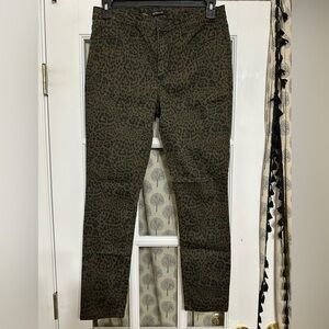 Women’s STS Blue Ellie High Rise Ankle pant 30 green and black leopard print EUC